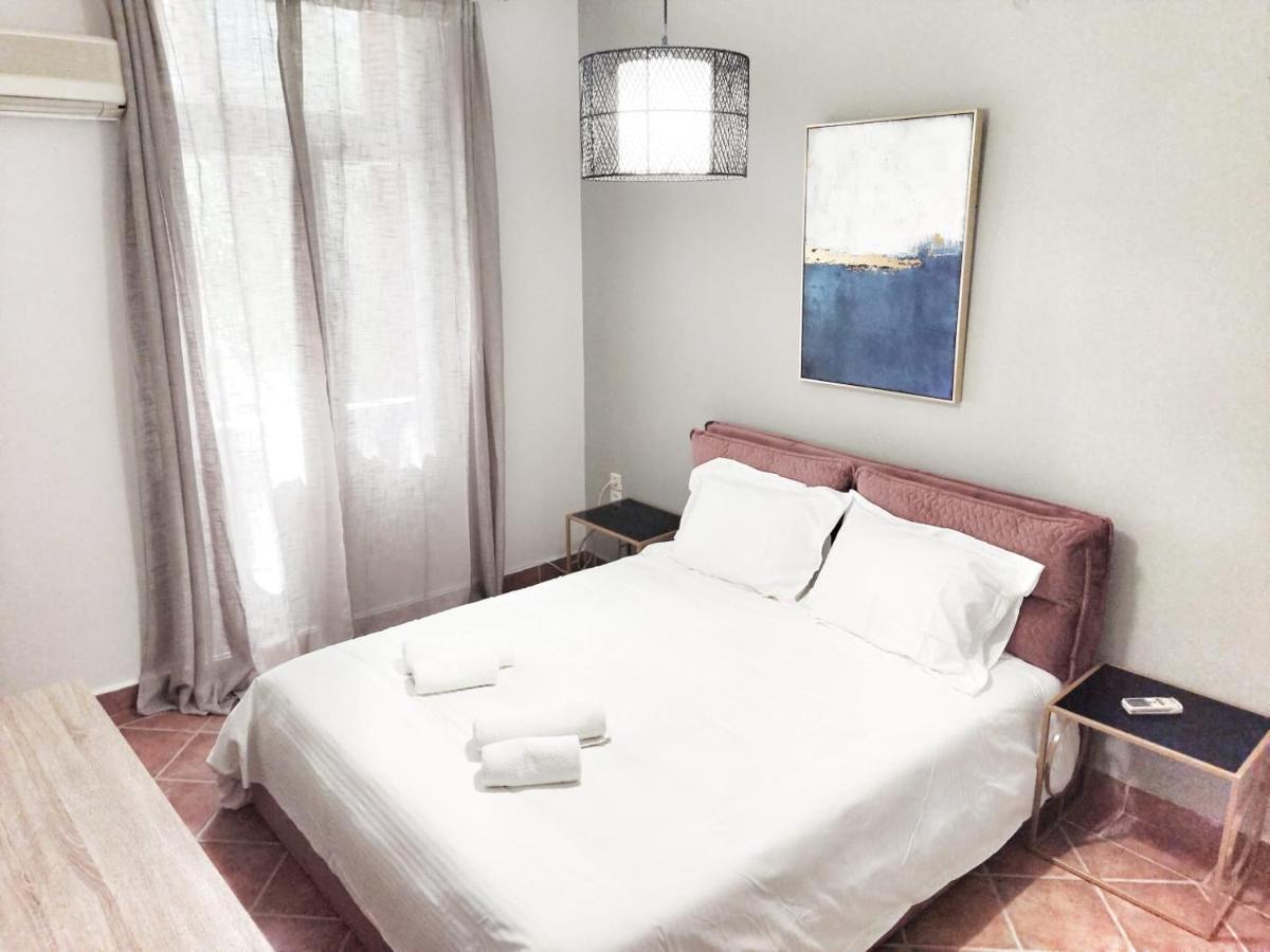 Apartment Under The Rock Of Acropolis By Yha