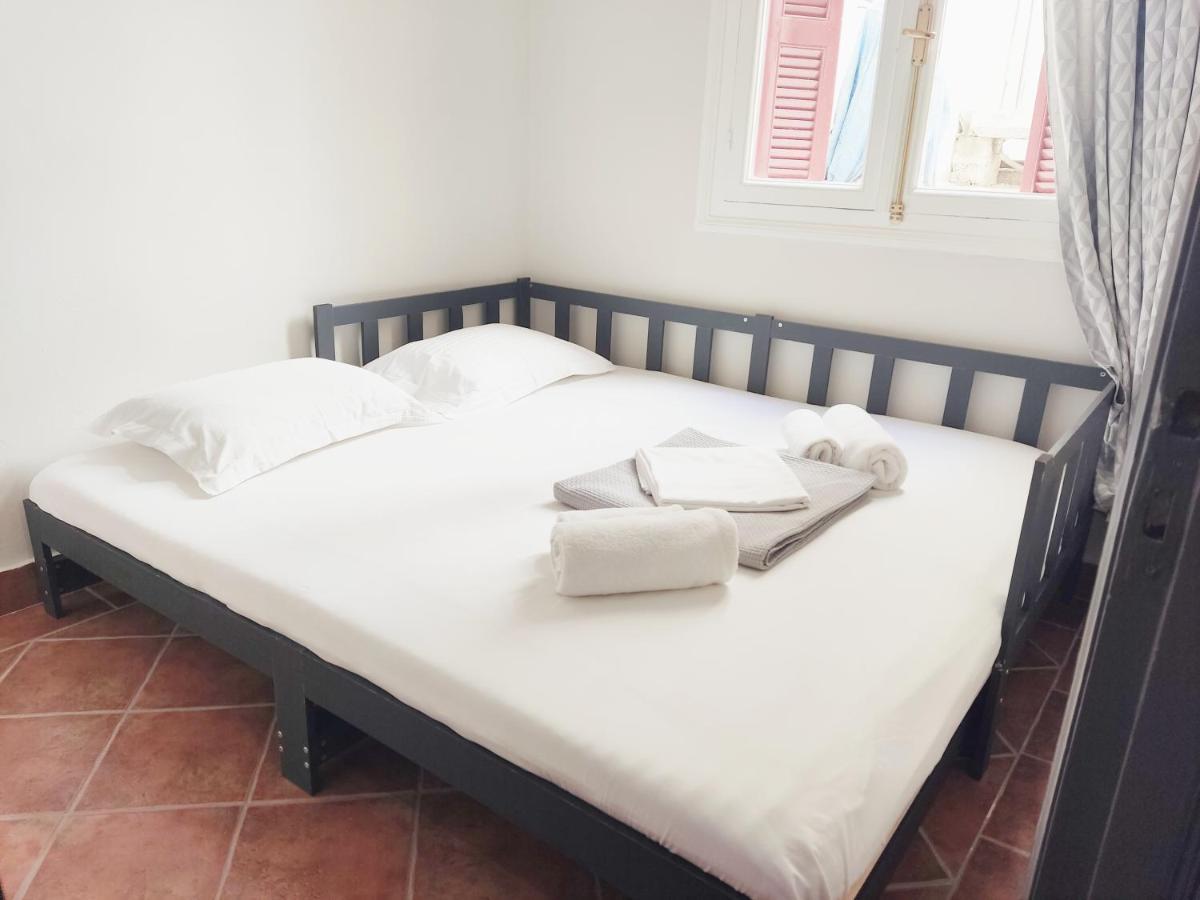 Apartment Under The Rock Of Acropolis By Yha Athens